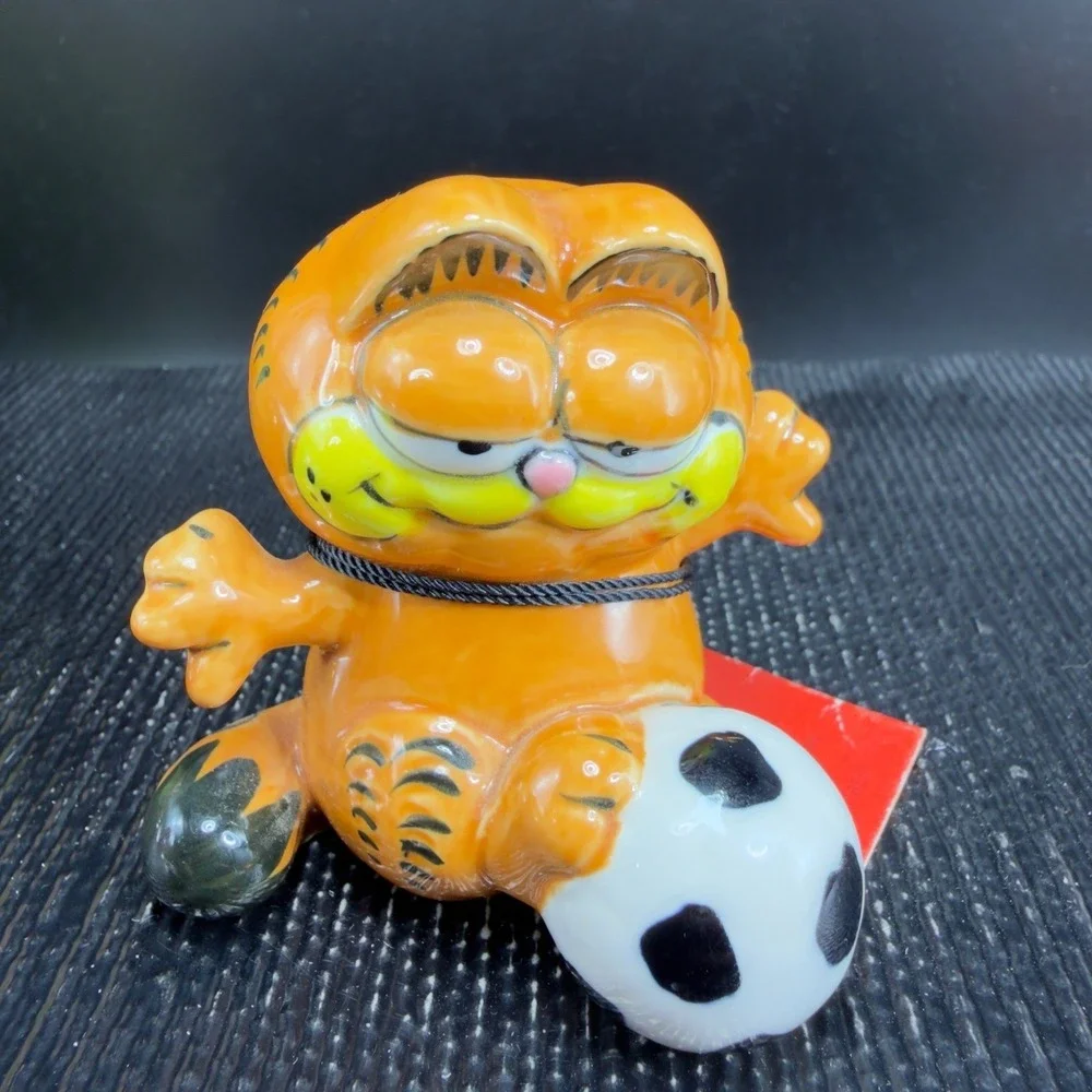 Vintage Garfield Soccer Ball Ceramic‎ Figurine Enesco 1978 Korea Orange Cat VTG